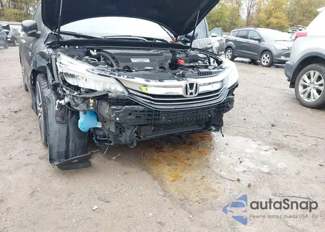 2017 Honda Accord Touring V6 z USA, uszkodzony, nr VIN 1HGCR3F98HA037654